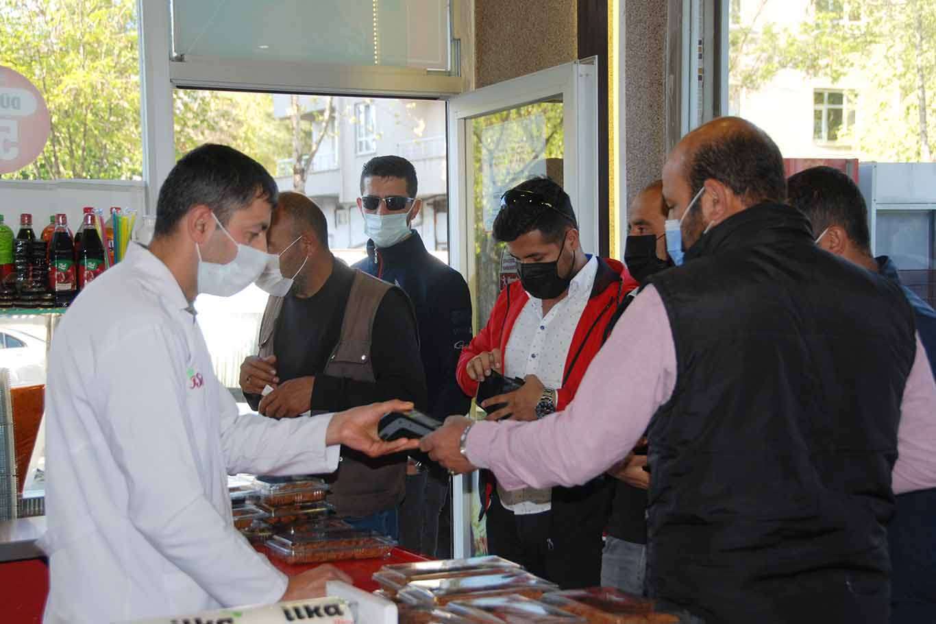 Batman’da çiğköfteye yoğun ilgi Batman’da çiğköfteye yoğun ilgi